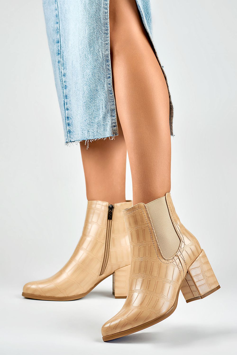 Heel boots model 184854